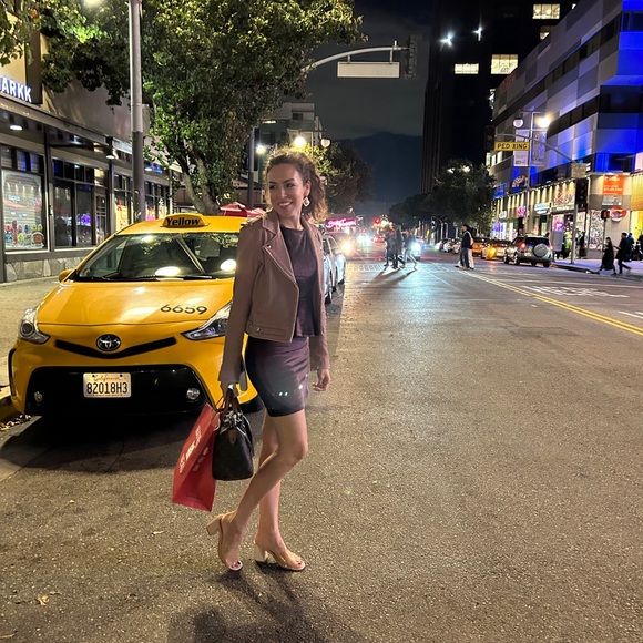 Like this to be notified when I go live! - Picture 11 of 14